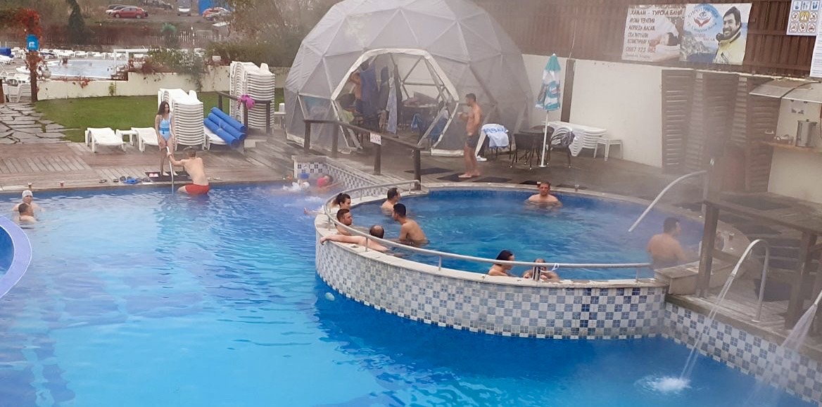 pool_people