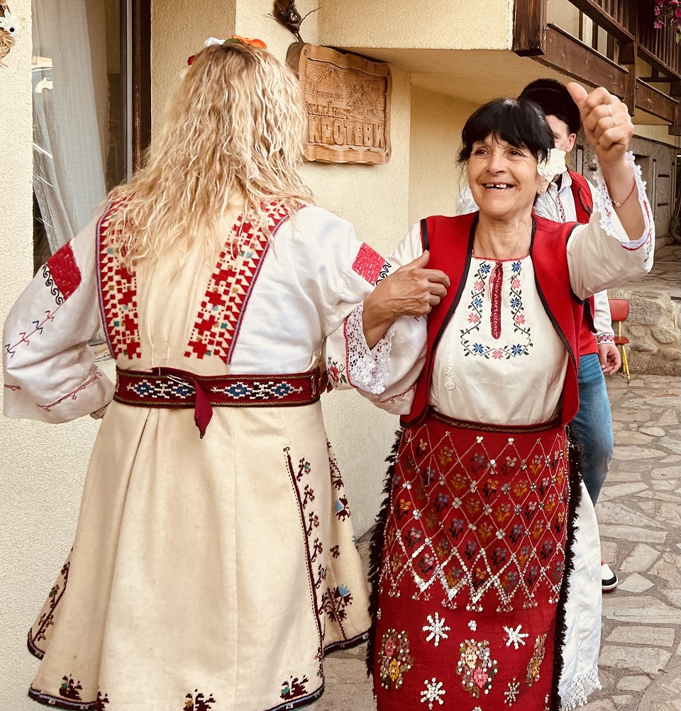 traditional-dance-2people